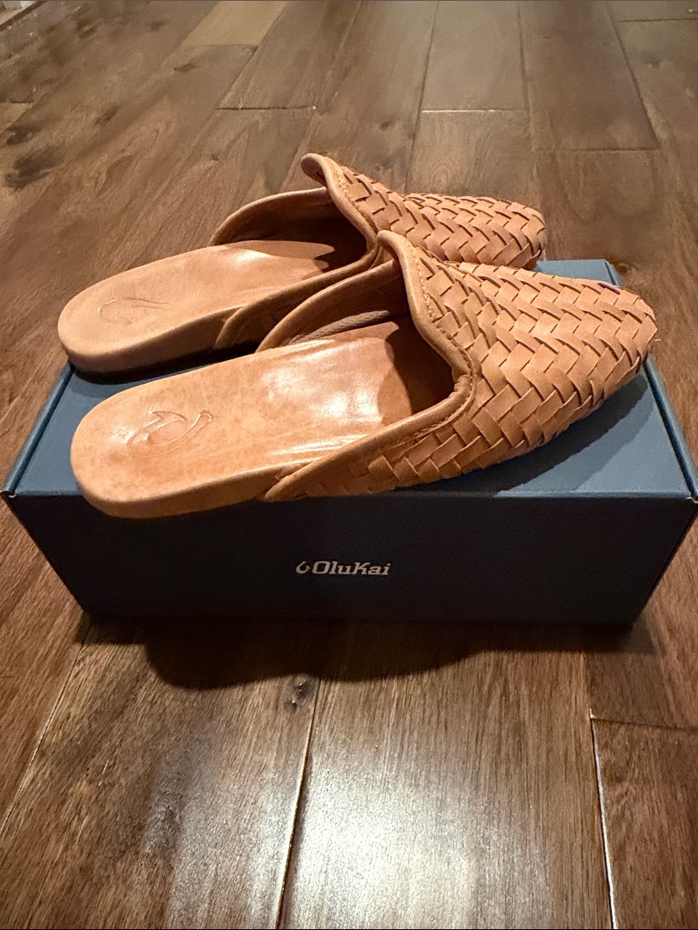 OluKai Women's Woven Leather Mule - Light Brown
